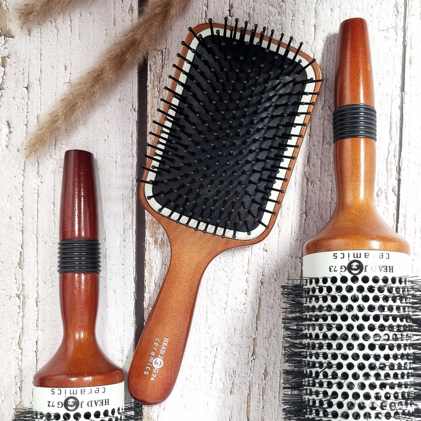 Head Jog 74 Wood Ceramic Paddle Brush