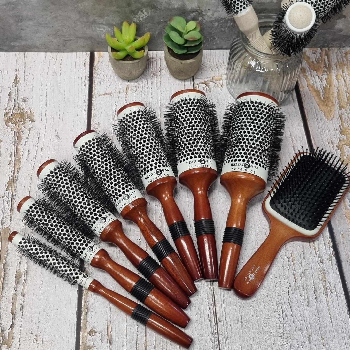 Head Jog 74 Wood Ceramic Paddle Brush